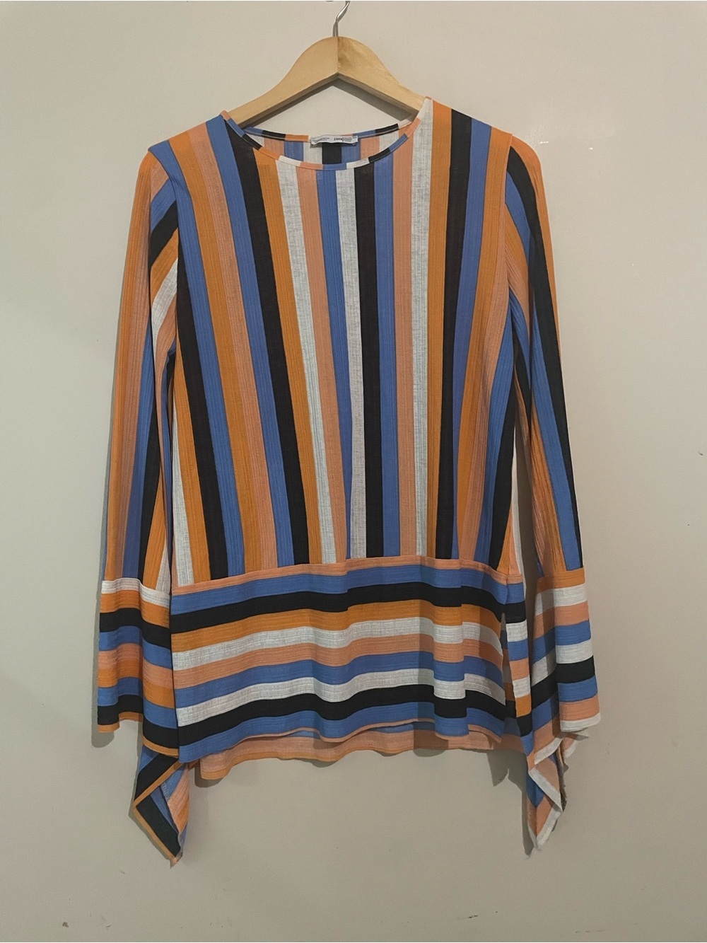 ⚠️ Zara | Striped Asymmetric Sleeve Blouse